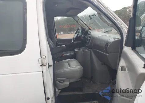 2004 Ford E-250 Commercial/Recreational z USA, uszkodzony, nr VIN 1FTNS24W84HA41025